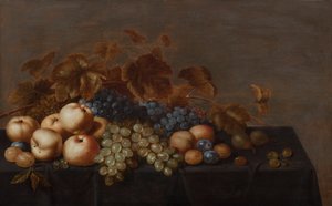 Nature morte de fruits sur une table drapée d